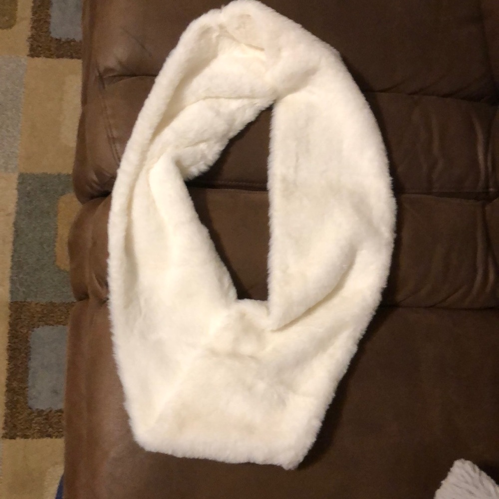 Capelli of New York, infinity scarf